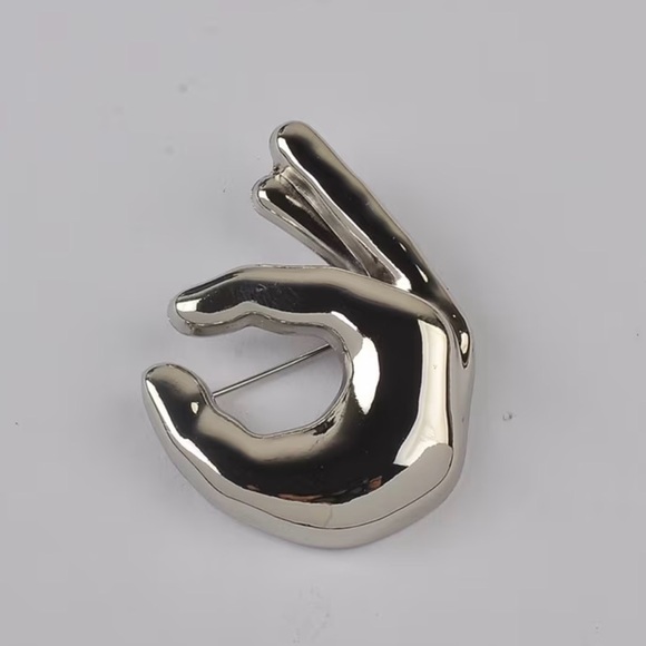Chic Silver Brooch for Women - Picture 3 of 4